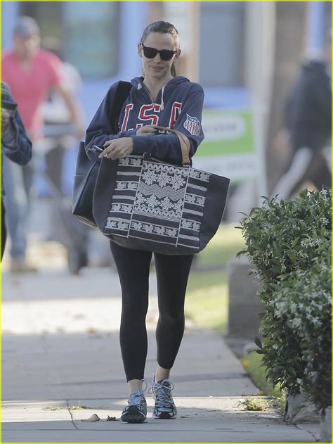 Jennifer Garner Shows Off Patriotic Pride In Usa Hoodie Photo