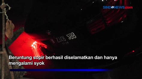 Mobil Terjun Ke Kali Di Kalideres Pengemudi Diduga Mengantuk Video