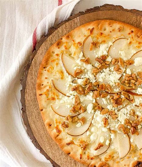 Pear Gorgonzola Pizza The Picky Eater Karinokada