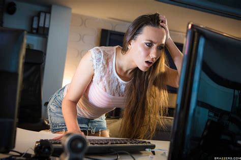 Brazzers Julia Ann Lost In Brazzers F F F D Bf F Ffa Porn Pic