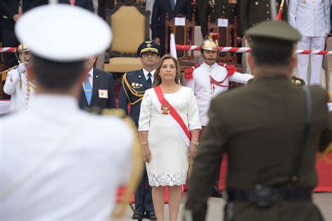 Presidenta Dina Boluarte Participó En El Izamiento Del Pabellón