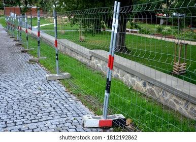 93 Temporary Fencing Installation Images, Stock Photos, 3D objects ...