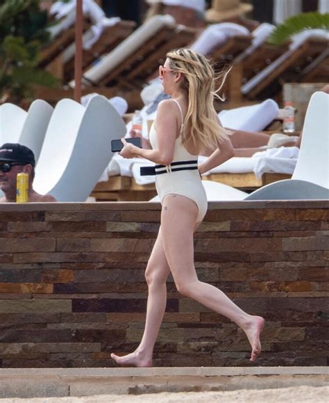 6 Hot Sexy Stephanie Lyn Beard Bikini Pics