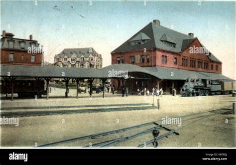 1914 White Border Postcard Of New London Union Station Stock Photo Alamy