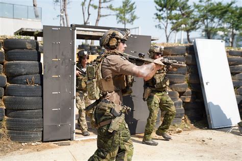 Green Berets With 1st Special Forces Group Performing Visit Board