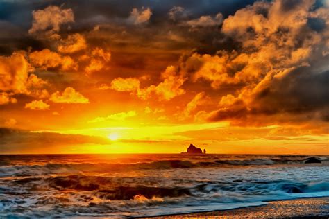 Sunset Serenity Hd Wallpaper Of Waves At The Beach