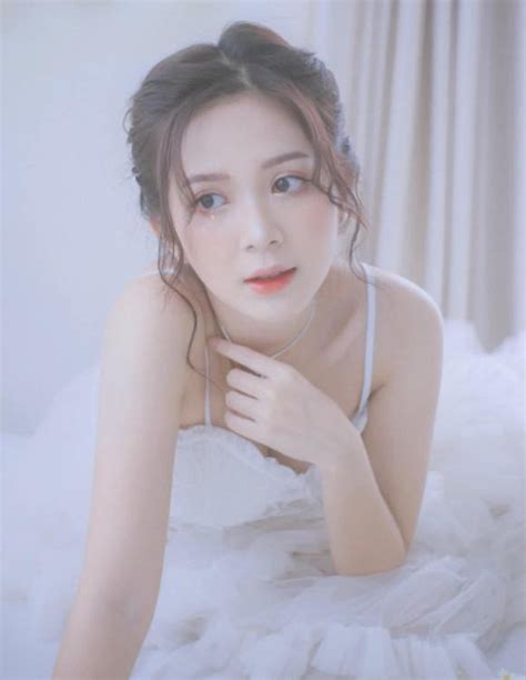 Thu Trang Hướng dương ngược nắng khoe em gái xinh như hot girl sự thật là gì