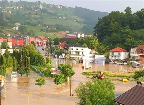 Poplave u Bužimu izazvale štete na objektima i putničkim vozilima