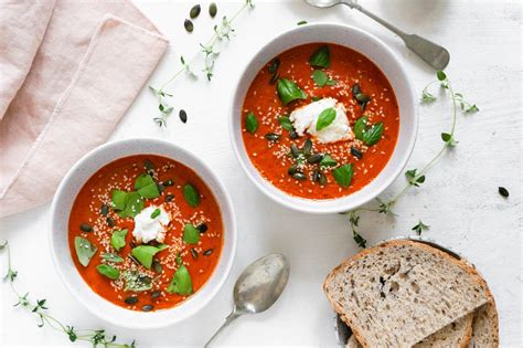 Zupa pomidorowa ze świeżych pomidorów przepis Mojegotowanie pl