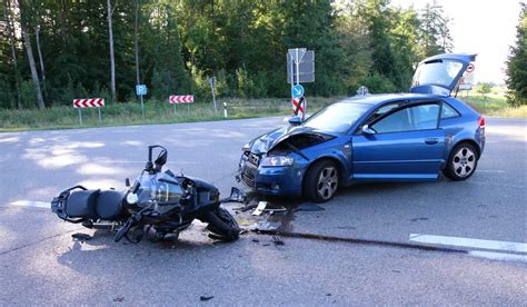 Update Motorradfahrer Bei Unfall Auf Landesstra E Bei Winterbach