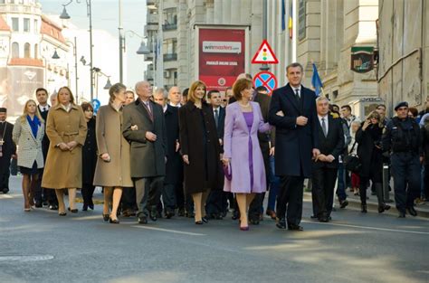 Ceremonia Inimii Reginei N Imagini Familia Regal A Rom Niei