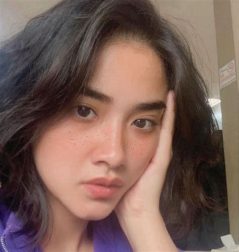 Genap Tahun Potret Nadya Arina Yang Semakin Memesona