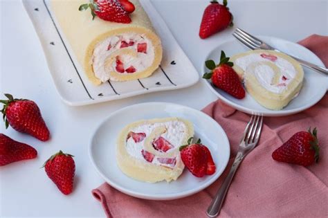 Rotolo Alle Fragole La Ricetta Del Dessert Primaverile Goloso E Raffinato