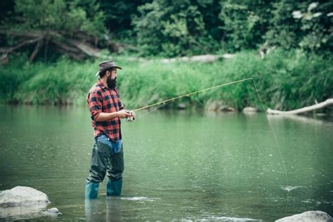 Pasatiempo De Pesca Y Fin De Semana De Verano Hombres Barbudos Pescador