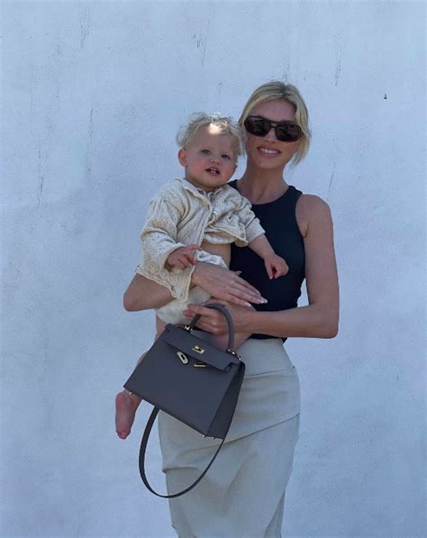 Thiên thần nội y Elsa Hosk diện bikini nóng bỏng khoe vẻ đẹp tựa búp bê