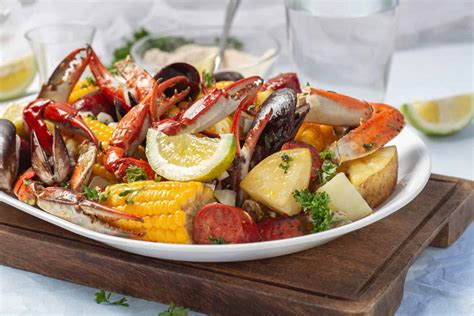 The BEST Crab Boil Recipe (In 10 Simple Steps!) - Oh So Foodie