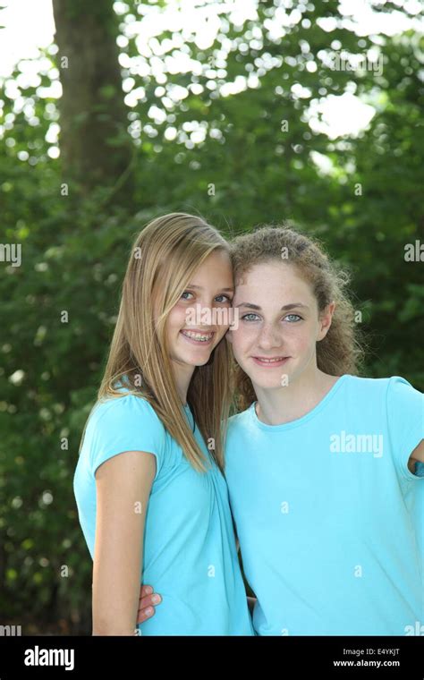 Jolies Jeunes Filles Banque De Photographies Et D’images à Haute Résolution Alamy