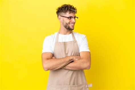 Hombre Guapo Joven Sobre Retrato De Fondo Blanco Aislado Foto Premium