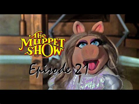 Muppets Miss Piggy Karate Chop