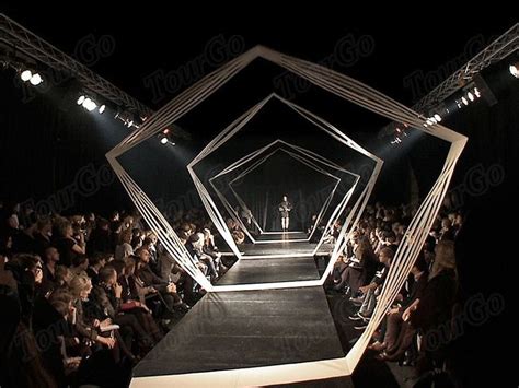 Fashion Show Staging Runway Catwalk Stage with Glass Stage Platform ...