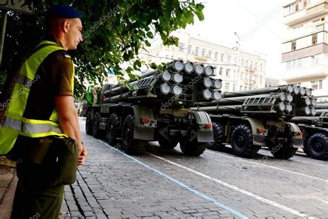 Kyiv Ucrania De Agosto Veh Culos Militares Ucranianos Conducen