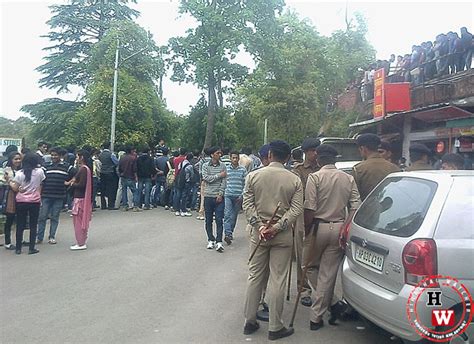 Protest continues at HPU campus | Himachal Watcher