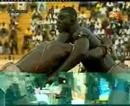 Combat De Lutte Senegal Balla Gueye Vs Ousmane Diop Thiaroye Youtube