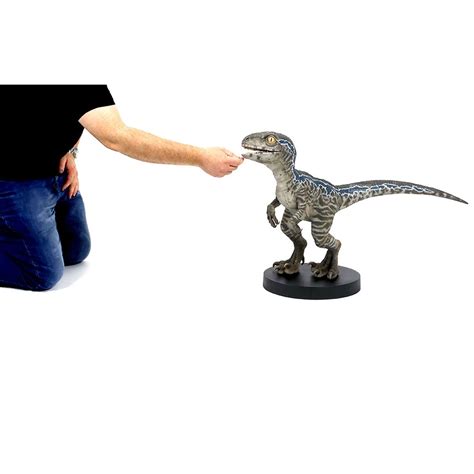 Jurassic World Fallen Kingdom Baby Blue Scale Statue