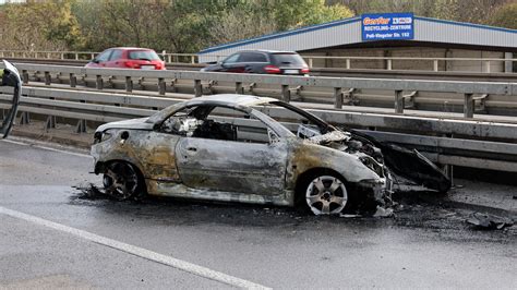 Nonstopnews Fahrer Verliert Kontrolle Ber Fahrzeug Und Kracht Nach