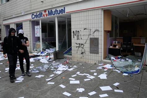 France Police Shooting Latest Tourist Hotspot In Marseille Evacuated