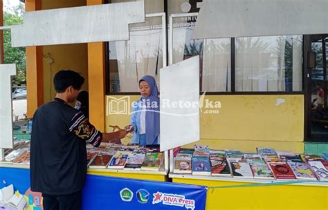 Hidupkan Budaya Literasi Mahasiswa Stkip Ukm Pi Gelar Bazar Buku