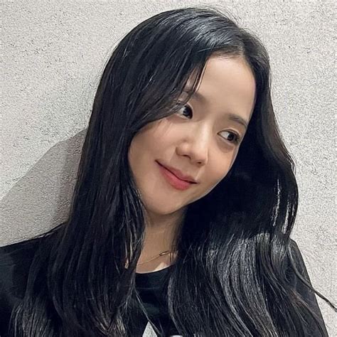 Kim Jisoo Blackpink Selca Icon Pfp Kpop In Hair Styles Long