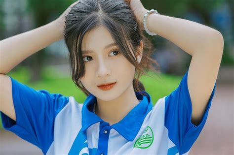 Nhan sắc thăng hạng của hot girl mùa thi nổi tiếng một năm trước Báo Dân trí