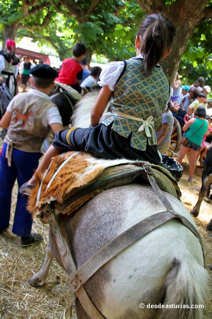 El Mercau Astur De Porrua Festivities Of Asturias Popular And