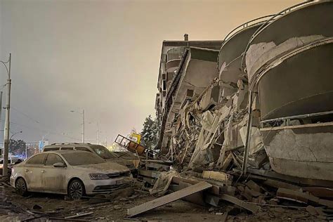 Veja imagens do terremoto que matou centenas na Turquia e na Síria