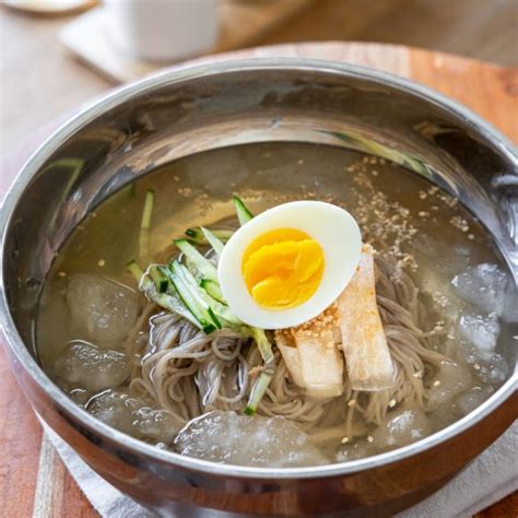 Easy Naengmyeon (Korean Cold Noodles) | Cookerru