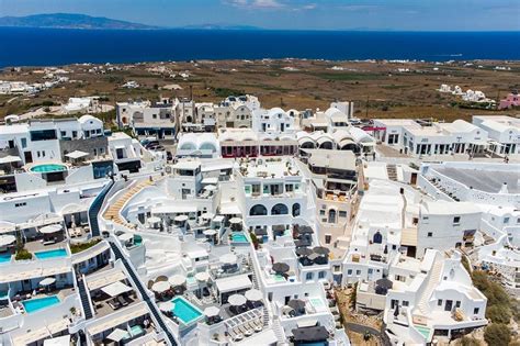 Delfini Suites In Oia Santorini Greeka