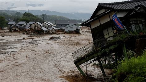 Japan Floods Force Nearly 80 000 From Homes Leave At Least 6 Dead