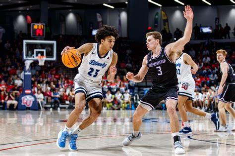 Men's basketball tips off new season - The Liberty Champion