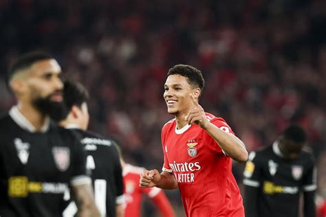 Benfica Alexander Bah De Volta Aos Convocados Para Partida Contra O