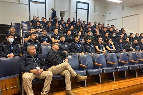 Estudiantes de la Escuela Técnica Aeronáutica visitan el Museo