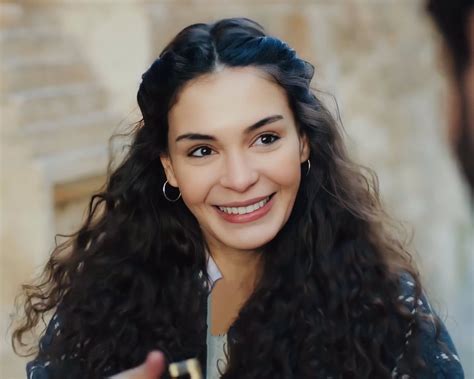 Ebru Şahin como Reyyan Şadoğlu en Hercai Episodio 56 2021 Fotoğraf