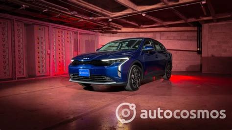 Premios Autocosmos 2023 Toyota Prius es el mejor híbrido del año