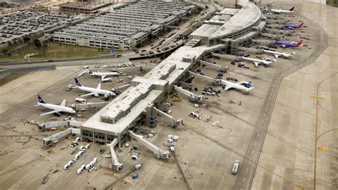 Por Segunda Vez En Tres D As Cierran El Aeropuerto De Tucum N Tras Una