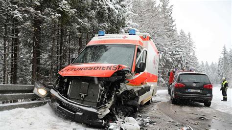 Wintereinbruch Fordert Dramatische Unf Lle In Der Region Auto Kracht