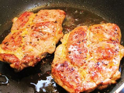 Nackensteaks Mit Mildgebratenen Zwiebeln Rezept Kochbar De