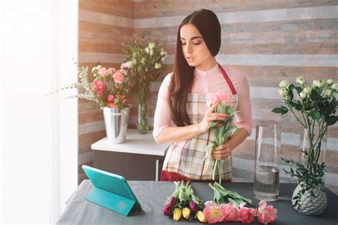 Premium Photo Female Florist At Work Pretty Young Dark Haired Woman