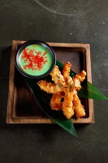 Langostinos En Tempura Con Mayonesa De Wasabi Foto Premium