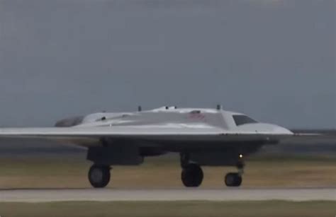 Russian Heavy Strike Drone S Okhotnik Maiden Flight Video