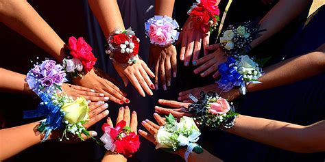 Corsage Flowers 101: Everything You Need to Know